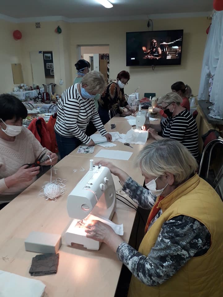 KGW Dzierzbia szyje maseczki dla potrzeujących (1).jpg