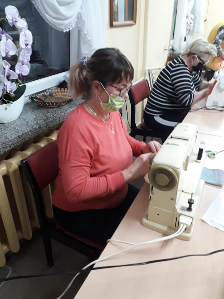 KGW Dzierzbia szyje maseczki dla potrzeujących (2).jpg